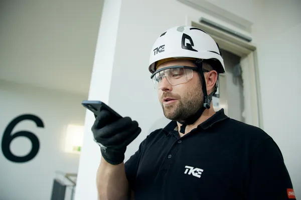 AI-asszisztens segíti a TK Elevator 25 ezer technikusának munkáját