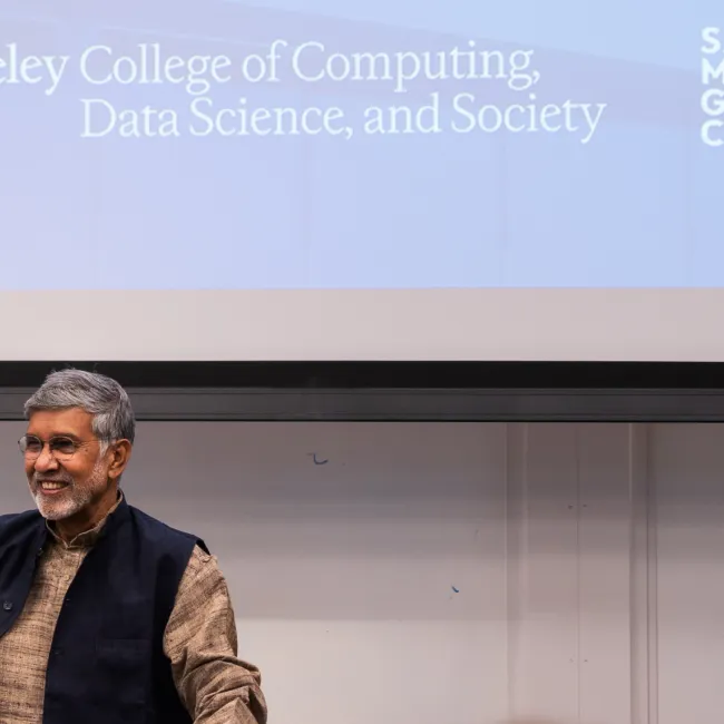 A Nobel-békedíjas Kailash Satyarthi együttérzést sürget az AI-ban