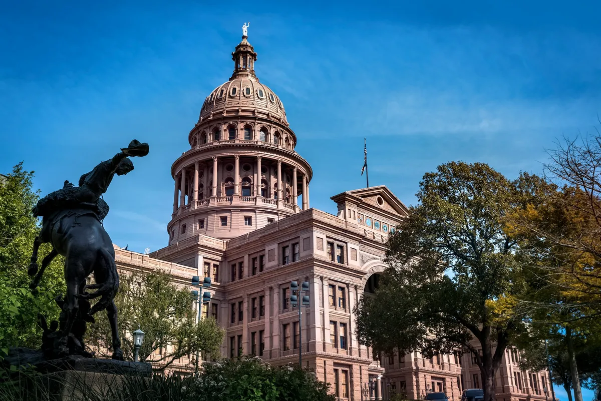Texasban évente kötelező AI- és kiberbiztonsági képzés jön