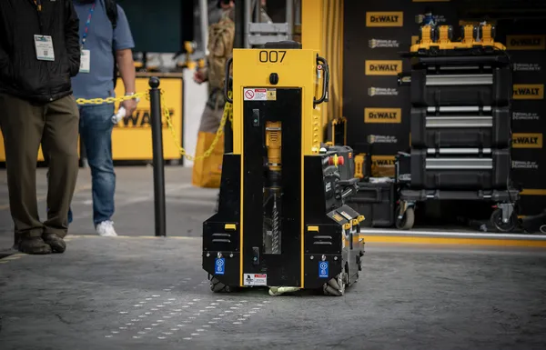 A TIME 2026 legjobb találmányai közé választották a DEWALT fúrór botját