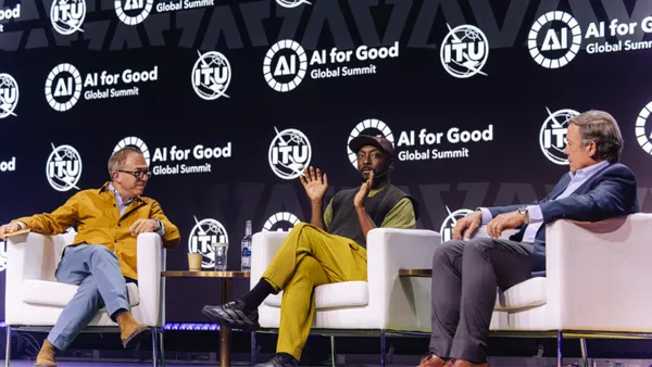 will.i.am és Michael Crow az AI oktatási szerepéről vitázott